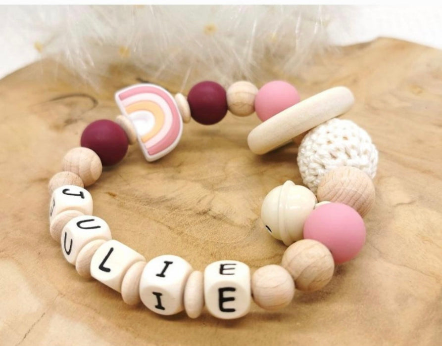 Greifling Baby personalisiert mit Namen Regenbogen Beißring Babyrosa Geschenk Geburt Greifring - CreativMade