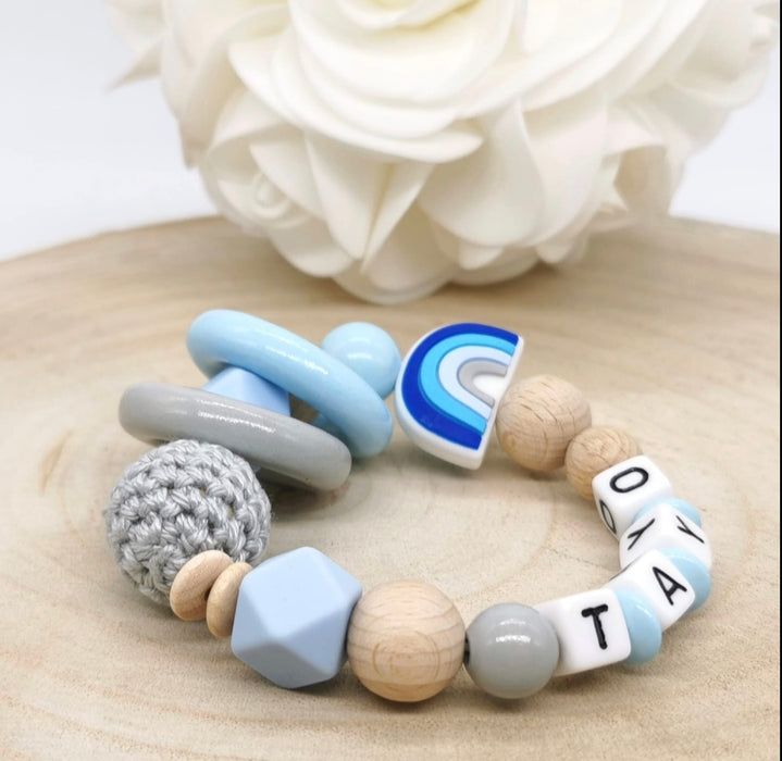 Greifling Baby personalisiert mit Namen Regenbogen Beißring Babyblau Geschenk Geburt Greifring - CreativMade