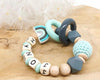 Greifling Baby personalisiert mit Namen Regenbogen Beißring Babyblau Geschenk Geburt Greifring - CreativMade