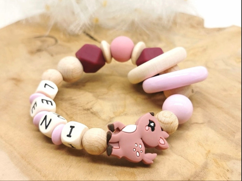 Greifling Baby personalisiert mit Namen Reh Beißring Weinrot Geschenk Geburt Greifring - CreativMade
