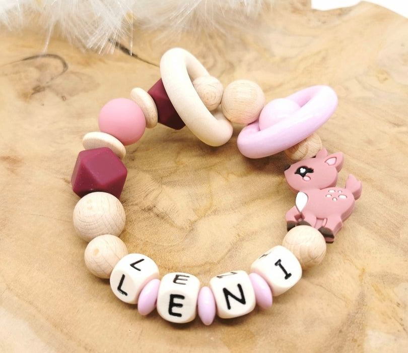 Greifling Baby personalisiert mit Namen Reh Beißring Weinrot Geschenk Geburt Greifring - CreativMade