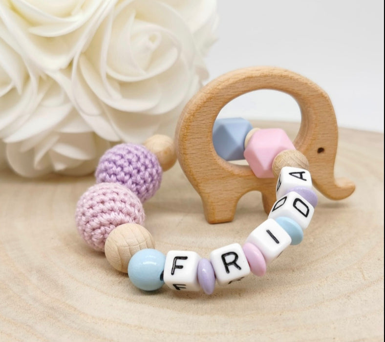 Greifling Baby personalisiert mit Namen Beißring Flieder Rosa Geschenk Geburt Greifring - CreativMade