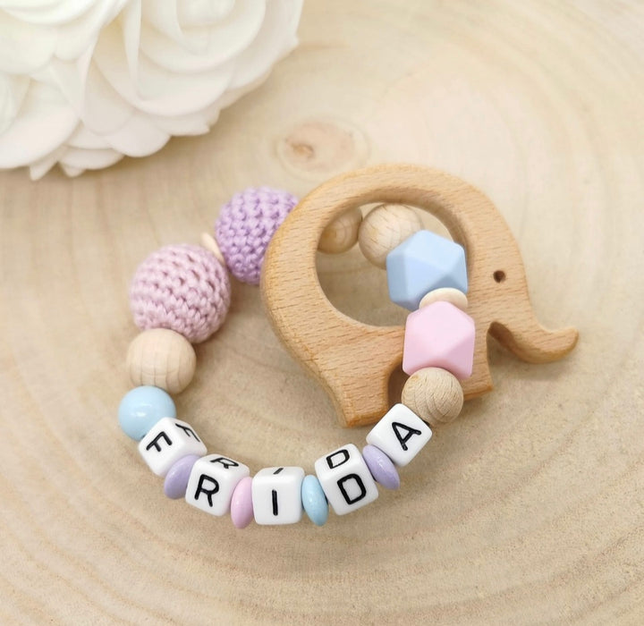 Greifling Baby personalisiert mit Namen Beißring Flieder Rosa Geschenk Geburt Greifring - CreativMade
