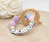 Greifling Baby personalisiert mit Namen Beißring Flieder Rosa Geschenk Geburt Greifring - CreativMade