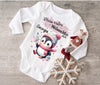 Mein erstes Weihnachten Baby Outfit Body Pinguin Mädchen Babybody Langarm oder Kurzarm - CreativMade 