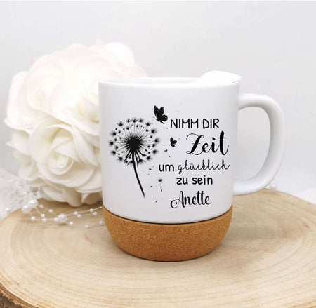 Personalisierte Tasse to go nimm dir Zeit um glücklich zu sein Spruch mit Korkboden und Deckel Keramik Geschenkidee - CreativMade